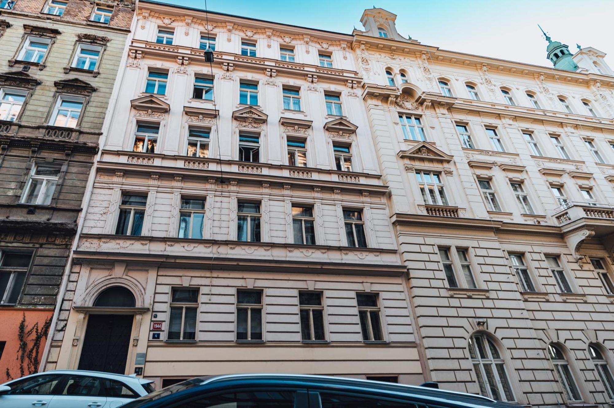 Two-level With A Terrace Near The Vltava River Prague
