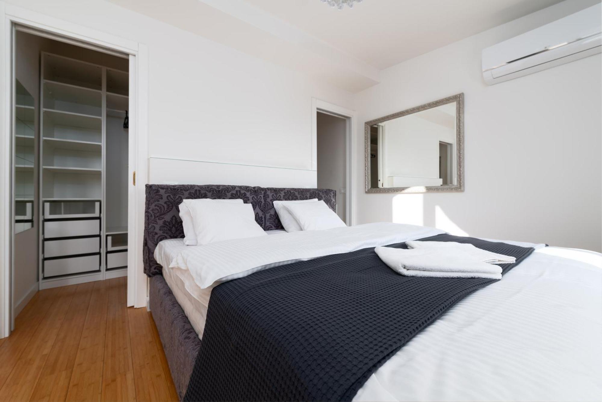 Two-level With A Terrace Near The Vltava River Appartement Praag